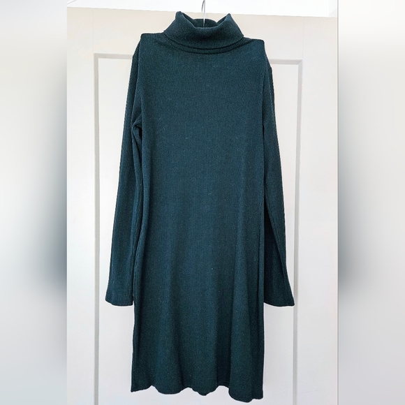 Old Navy Dresses & Skirts - Dark Green Turtleneck Sweater Dress
